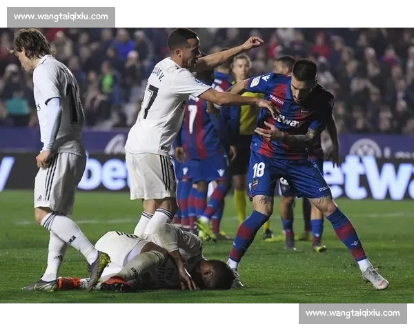 从十二码到心理博弈足球点球背后的技术战术与人性考验瞬间解析 从十二码到心理博弈足球点球背后的技术战术与人性考验瞬间解析